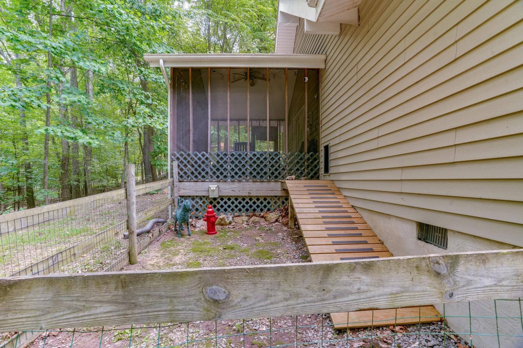 Cabin With Deck And Screened-In Porch In New Market! Exterior photo