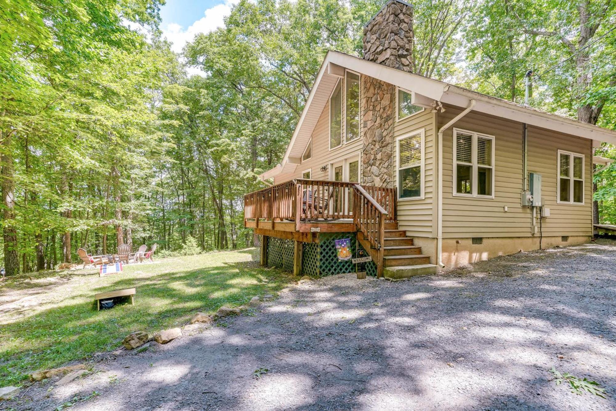 Cabin With Deck And Screened-In Porch In New Market! Exterior photo