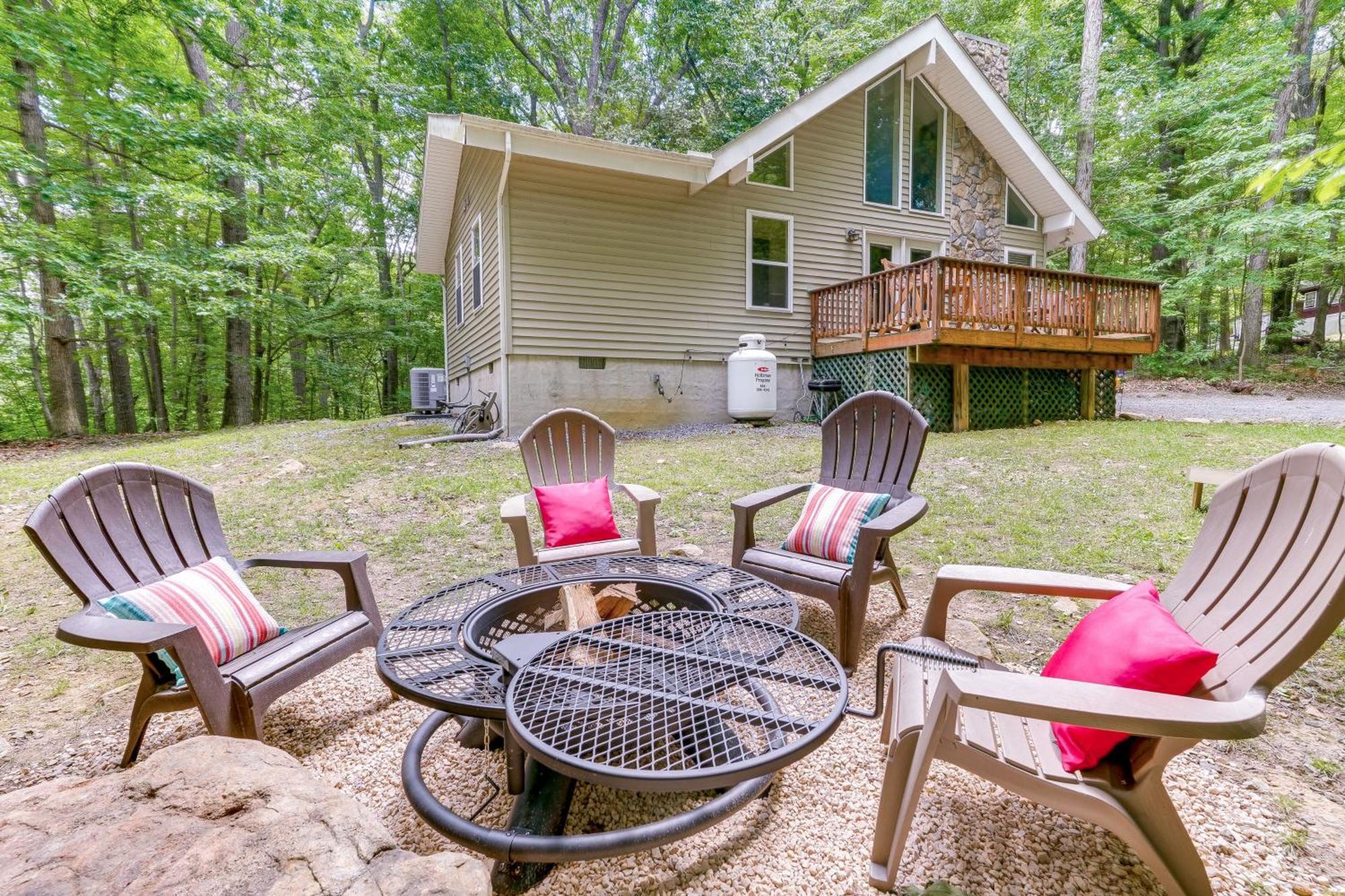 Cabin With Deck And Screened-In Porch In New Market! Exterior photo